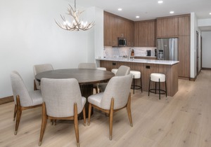 Ski-In & Out Your Doorstep! Lovely Interior, Pool/Hot Tub!
