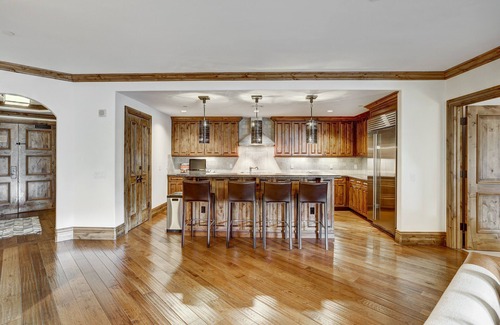 Vail Condo | Arrabelle Luxury 4 BR Condo- Close To The Mountain by RedAwning - Save 20% on 7+ Nights!