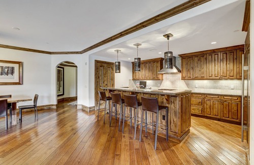 Vail Condo | Arrabelle Luxury 4 BR Condo- Close To The Mountain by RedAwning - Save 20% on 7+ Nights!