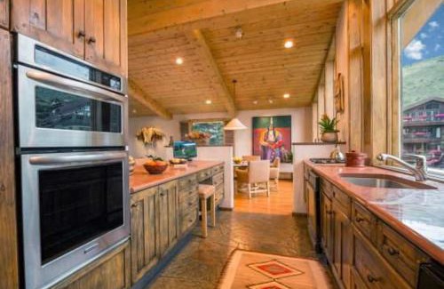 Vail Apartment | Penthouse with Panoramic Views of Vail Mountain and the Gore Range