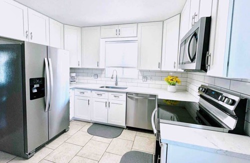 Dupont House | $0 Fees; 6bdrm/6bath-Easy to Downtown & Red Rocks