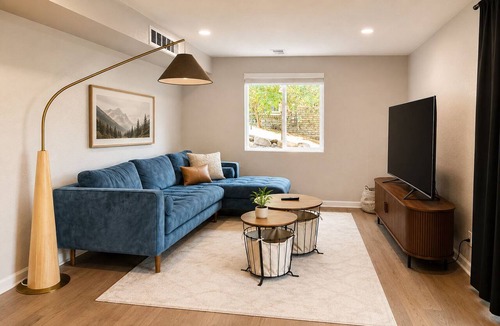 Arvada Plaza Area House | 1,100 sf Spacious Cozy 2BR Near Denver DT, Red Rocks, and Rockies!