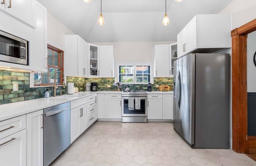 Littleton House | 1.5 Blocks to Main St 🏡 Littleton Luxury 🌻Garden 🐶Pets