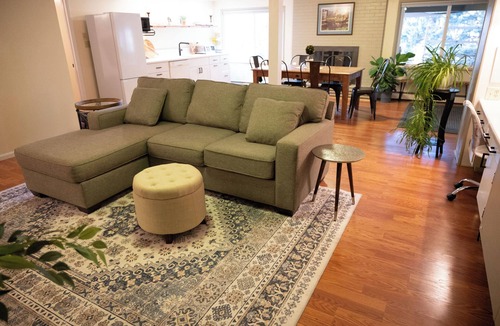 Golden House | 1,500 ft² walkout, 5 mins to Golden & Mines, patio w/bbq, historic neighborhood