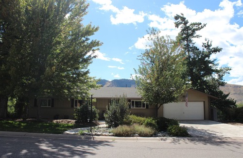 Golden House | 1,500 ft² walkout, 5 mins to Golden & Mines, patio w/bbq, historic neighborhood