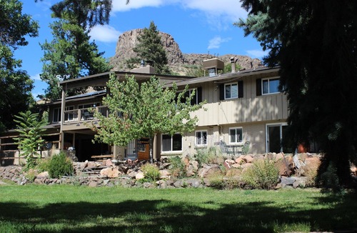 Golden House | 1,500 ft² walkout, 5 mins to Golden & Mines, patio w/bbq, historic neighborhood