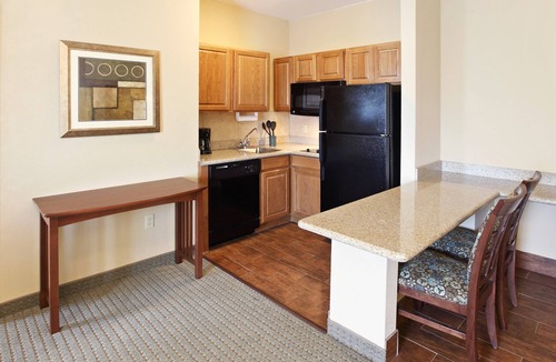 Rogers Condo | 1 Bedroom | Free Breakfast 24-hour business center