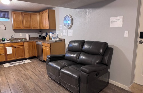 Belmar Park House | 1 BRM Basement Apartment/420 friendly outside