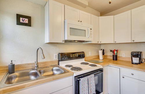 Northside Condo | 1 Mi to Downtown Pueblo! Cat-Friendly Condo
