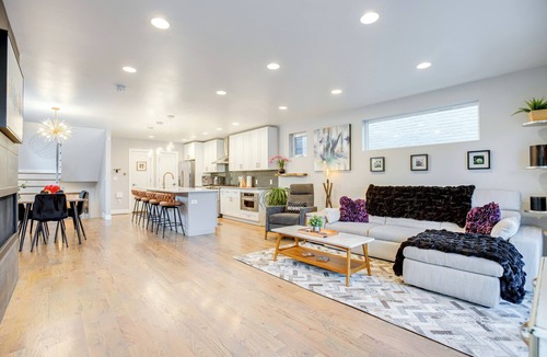 Lincoln Park Apartment | 1 Mi to Dtwn Denver: Sleek Duplex w/Rooftop Deck!