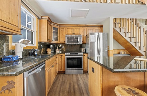 Warrior's Mark House | 1 mi to town, bikable neighborhood, free shuttle route, 3 King beds