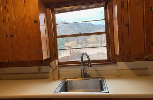 Skyway House | 1200sqft, 1Bd,1Ba,1Car garage in Cheyenne Canyon