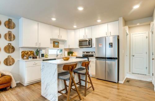 Gateway House | 13 Mi to Dtwn Denver: Spacious Home w/Balcony!