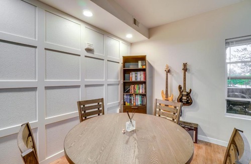Aurora House | 16 Mi to DIA: Townhome w/Fireplace in Aurora
