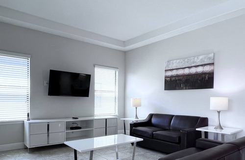 Haines City House | 160AA: 6 Bedroom- All En Suites- Private Pool- Near Theme Parks