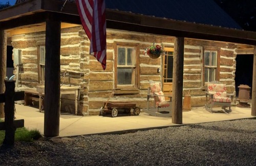 Levan Cabin | 1860’s cabin in Levan. Peace, quiet, nostalgia. Hot tub to relax in. A true gem.