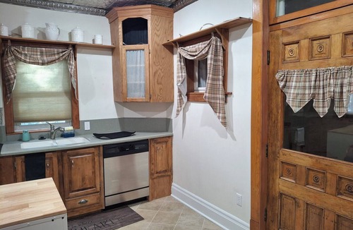 Orchard City House | 1900's Sears Home-fenced yard, trees, outdoor dining & games w/mountain views.