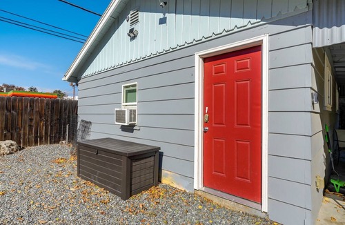 Central Colorado Springs House | 1BR Hot Tub Cottage Steps from the Olympic Center, Pet OK