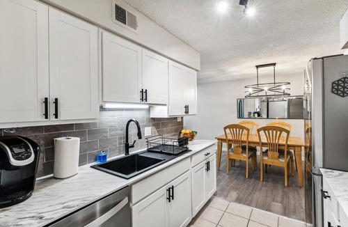 Hampden South Apartment | 2-Bedroom Apartment In Denver/Tech Center With Desk & Balcony