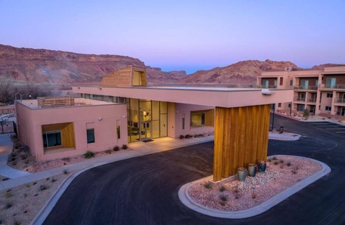 Moab Condo | 2-bedroom condo in amazing Moab with cool AC and gym access