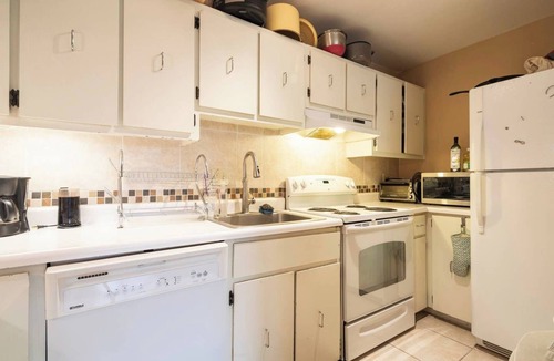 Glenwood Grove - North Iris Condo | 2-bedroom condo in Boulder with easy parking and bus access 1 block away