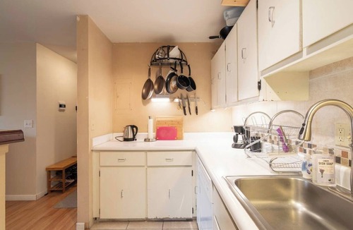 Glenwood Grove - North Iris Condo | 2-bedroom condo in Boulder with easy parking and bus access 1 block away