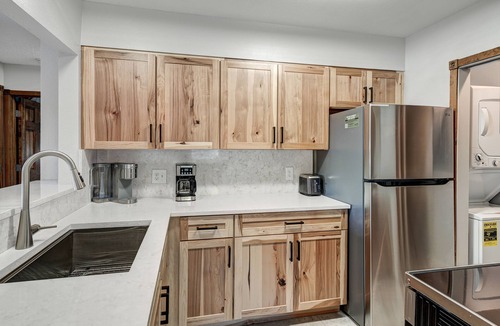 Warrior's Mark Condo | 2 Bedroom updated Base 9 condo, walk to town and peak 9!