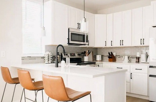 Jefferson Park House | 2 Blocks to Broncos Stadium: Rooftop Fire Pit, Walk to Breweries