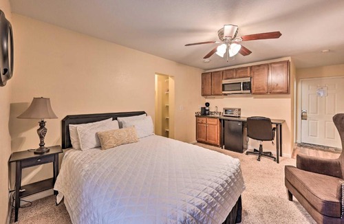 Englewood Apartment | 2 Blocks to Light Rail: Denver Unit w/Kitchenette