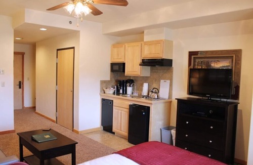 Four O'Clock Resort | 2-BR in Breckenridge, Ski in/ski out, hot tub, w/balcony & kitchen, free parking