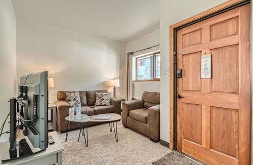 Idaho Springs Hotel | 2 King Suite, Boutique Mountain Motel near hiking & MTB park in Idaho Springs