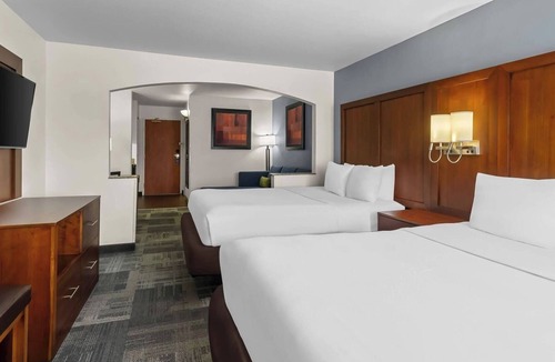 Englewood Hotel | 2 Modern Suites Minutes from Downtown, Parks, Shopping & Adventure Spots