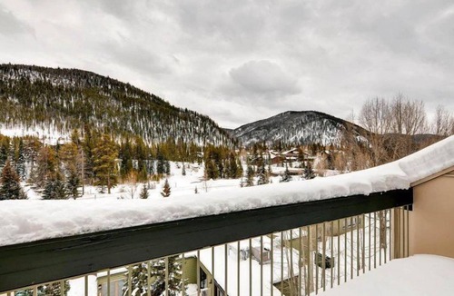 Keystone Hotel | 2 Queen Hotel Rm w/Balcony | Spa, Pool & Shuttle