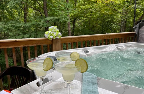 Caton House | ️ 2 Secluded Dual Unit Mountain Homes Sleeps 22 ️ Near DollyWood 2 HOT TUBS ️ Game Room