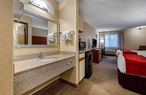 Heather Gardens Hotel | 2-Star Hotel ∙ Comfort Inn Denver Southeast