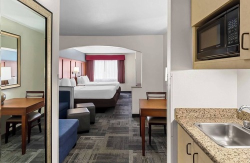 Englewood Hotel | 2 Stylish Denver Suites Close to Shopping, Parks, Trails & Entertainment
