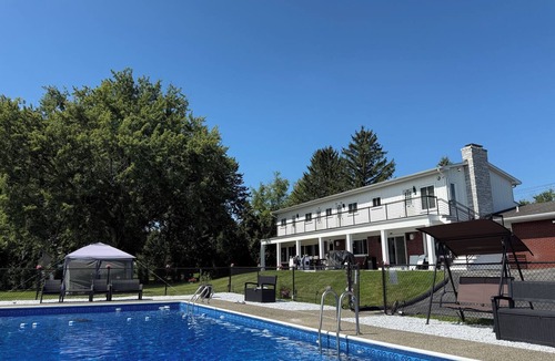 Stillwater House | 20% OFF SUMMER! 8 Beds, Waterfront, Heated Pool, Sauna By Track-Town-SPAC-Golf
