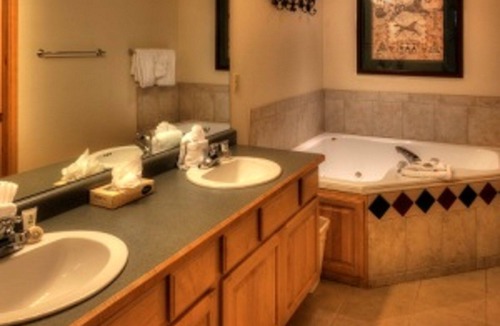 Four O'Clock Apartment | 2023-4 Grand Timber One Bdr MASTER Ski-in/out 5 Star Breck, CO