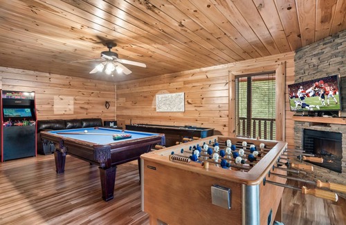 Sevierville Cabin | 247 m² Cabin ∙ 3 bedrooms ∙ 10 guests