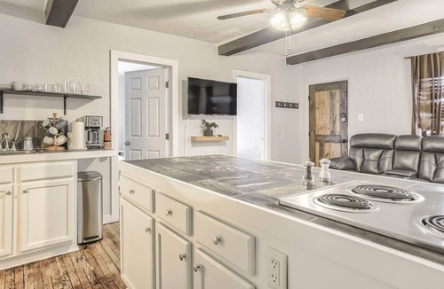 West Colorado Springs Apartment | 2BD Cozy Retreat✶Close to Red Rocks✶Dogs Welcome!