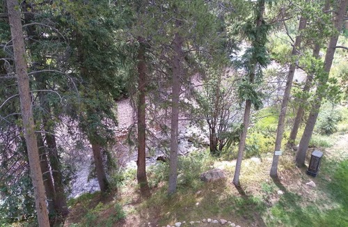 Vail Condo | 2Bdrm 2Ba + Loft w 3 beds Top fl end unit wall of windows lg balcony over creek