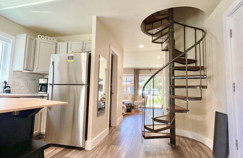 Old Town Apartment | 2BR/1.5BA Brand New Remodel,Old Town,free bus