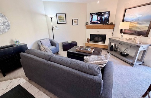 Englewood Condo | 2BR | 2Bath Retreat Near Denver | Gym | Work