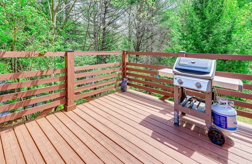 Warrensburg Cabin | 2BR+Loft Cabin—Summer Getaway with Patio,Firepit Near Lake George &Gore Mountain