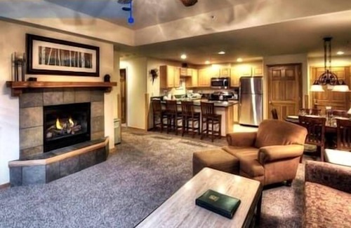 Four O'Clock Resort | 3/3 Grand Timber Lodge Resort-Fireplace-Ski-In/Out