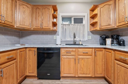 West Colorado Springs House | 3.5 Miles to Garden of the Gods - Cozy Sunroom