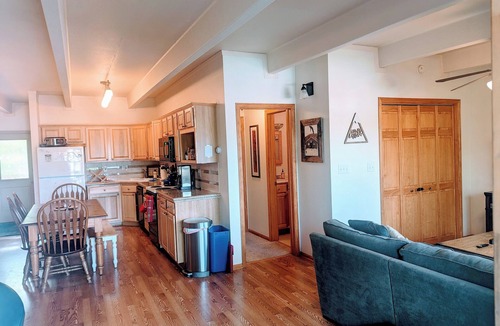 Frisco Condo | 3-bed 2.5 bath condo, 1 block off Main Early check-in! 10-40 mins to 7 ski mtns