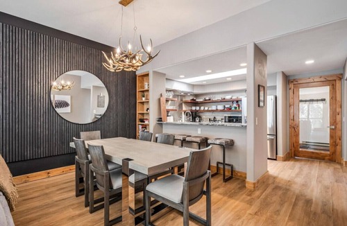 Eagle-Vail Condo | 3 Bed/2 Bath Central Upscale Home near BC & Vail Sauna Hot Tubs