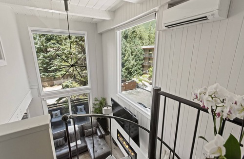 Aspen Condo | 3 Bed/3 Bath In Town Aspen Luxury King & 2 Queen Bed W/D AC Parking Balcony Wifi
