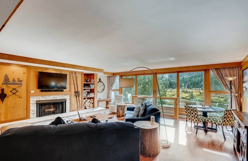 Lakeside Village Condo | 3 BR Decatur 1779-Minutes to Conf Center & Slopes!